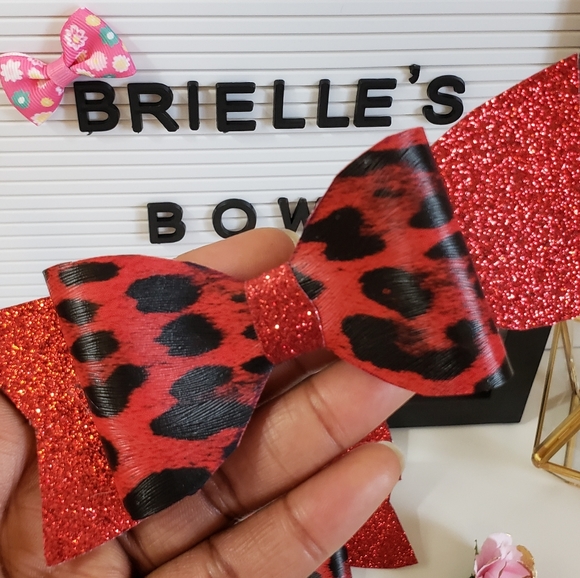 Faux leather cheetah 🐆 bow 🎀 - Picture 2 of 3